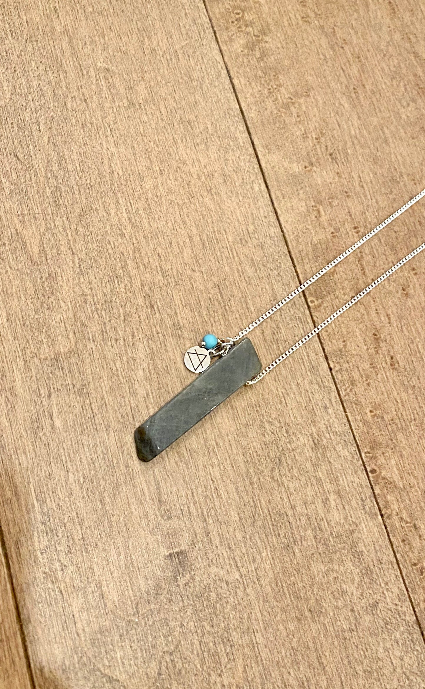 Long silver stone pendant necklace, crystal necklace, labradorite stone pendant necklace, silver chain, layering necklace, healing necklace